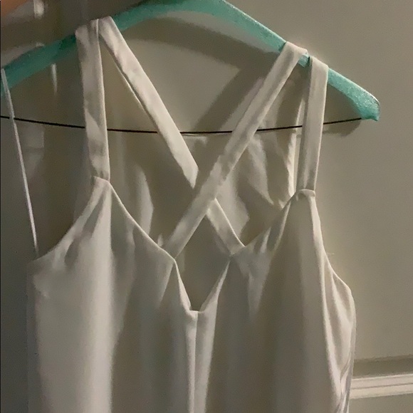 White dress with design - Picture 2 of 3